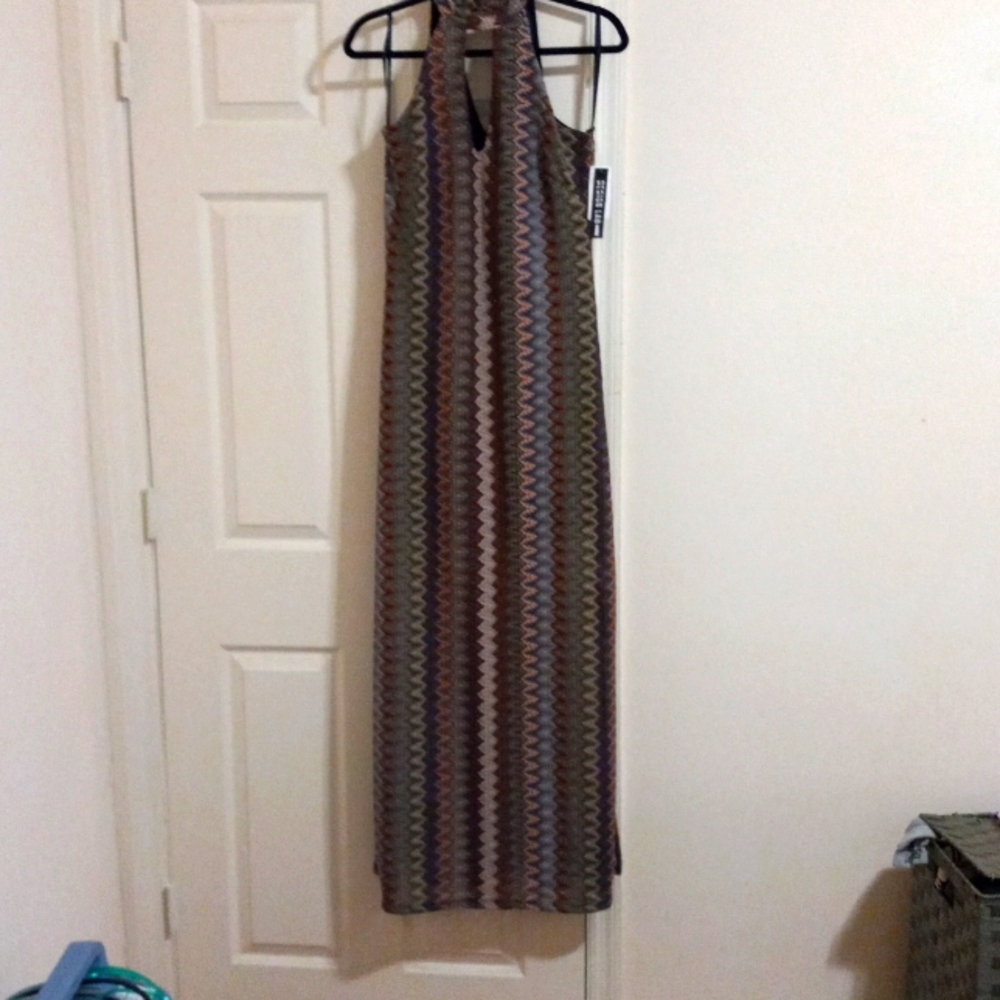 NWT Design Lab Peekaboo Neckline Maxi Dress with Missoni Style Chevron - Picture 2 of 4
